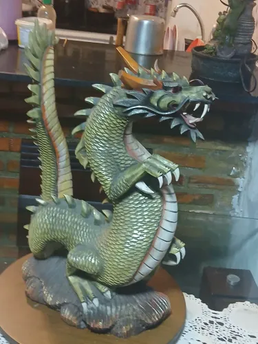 Arte Oriental de Luxo- Lindo Dragão Chinês 53cm. Todo esculpido em madeira Nobre