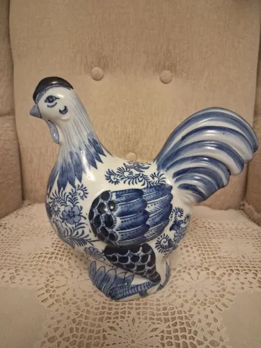 Galo decorativo em porcelana azul e branco, vintage