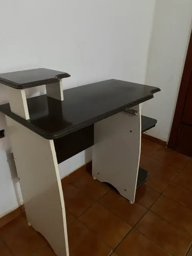 Mesa de Computador Barata - Estrutura Boa (Precisa de Pequenos Ajustes)