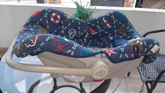 VENDO BEBÊ CONFORTO E CADEIRINHA DE ELEVAÇÃO
