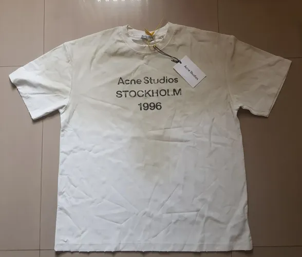 camiseta acne studios