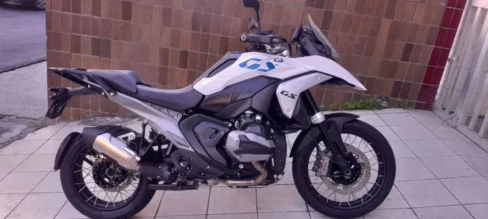 ESTÁ DISPONÍVEL: BMW R 1300 GS com 900 km