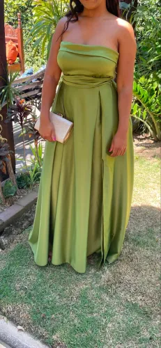 Vestido de festa verde oliva