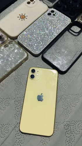 iPhone 11 64 gb com 21 capinhas 