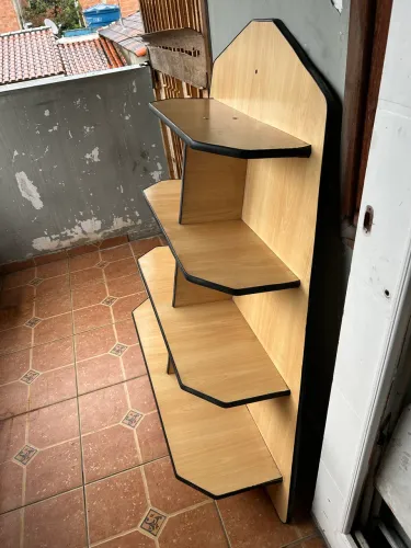 ESTANTE EXPOSITORA DE MDF