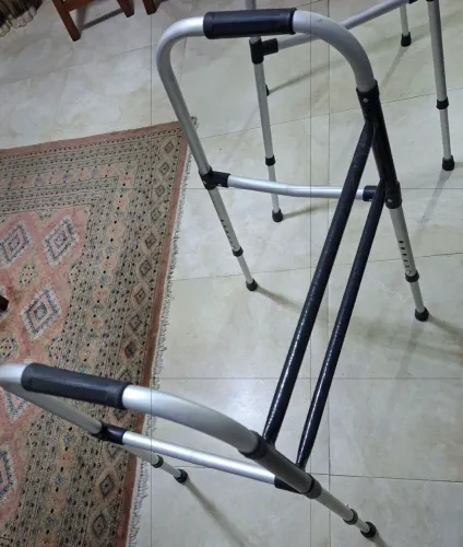 Andador ortopédico de alumínio fixo, dobrável com regularem de altura