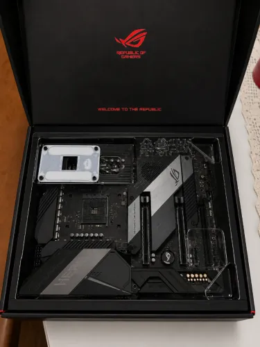 ASUS ROG Crosshair VIII Hero X570 AM4 Top de Linha | Caixa Original e Completa.