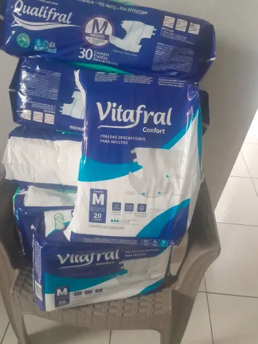 Vendo tudo barato fralda m são 5 pacotes oportunidade por 20$
