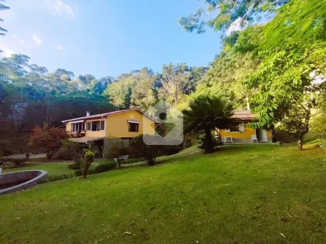 Casa para venda com 4 quartos, 940m² - Corrêas - Petrópolis/RJ