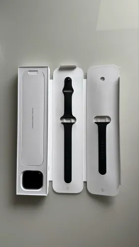 Apple Watch SE Space Gray Aluminum Case Black Sport Band 44 MM