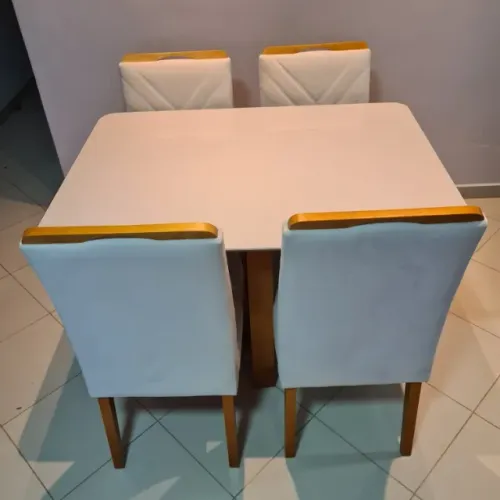 Mesa de Jantar com 4 lugares