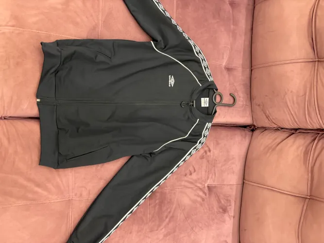 Blusa umbro tamanho m original usada mas em excelente estado