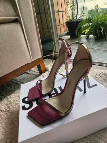 Sandalia Salto Alto Rosa e Dourada Schutz 37