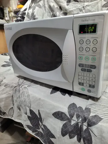Forno micro-ondas cônsul 28L usado 