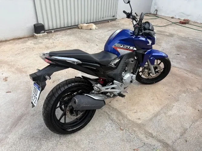 Moto revisada econômica pneus zero ,relação zera , chama no zap *