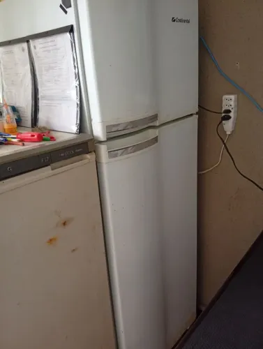 01 geladeira continental e 01 freezer vertical 5 gavetas Prosdócimo 500.00 os dois