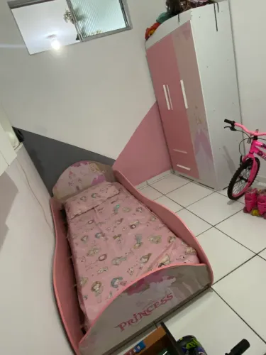 Cama e guarda roupa infantil