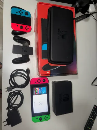 Nintendo switch 32GB + SD 64GB