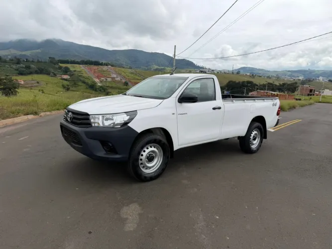 Toyota Hilux CS 4X4 2.8 TDI Diesel Mec. 2021