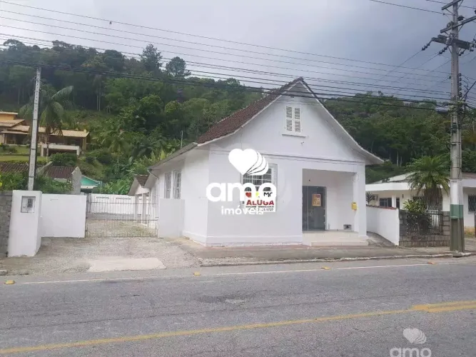 Casa comercial para alugar no bairro Primeiro de Maio em Brusque