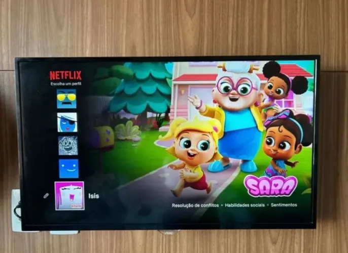 Smart TV AOC 32 Pol? Wi-Fi e YouTube.