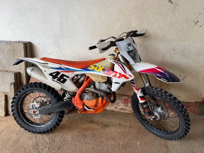 Vende-se Ktm ano 2018  aceito trocas em moto mas nova de ano.