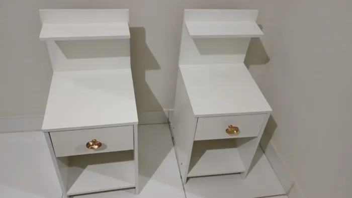 2 Mesas de cabeceira