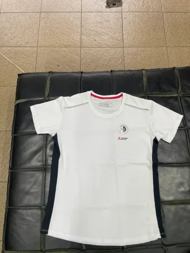 camiseta esportiva masculina branca 