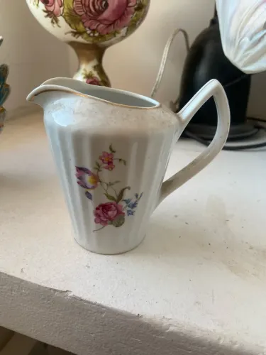 Pequena leiteira antiga