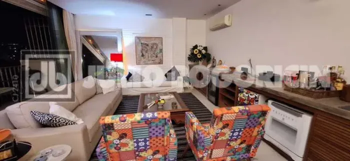 Cobertura em Botafogo-sala ampla,varanda,suíte com closet-área nobre-painéis solares-exclu