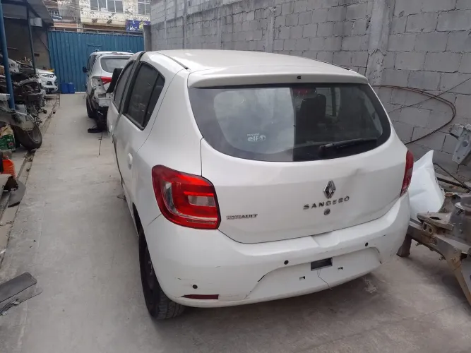 Caixa de roda Renault Sandero Logan 