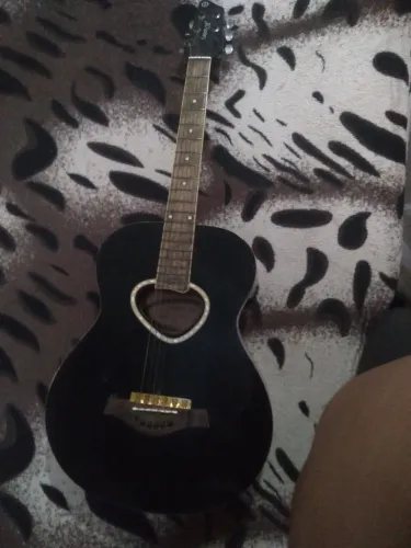 Violão usado em ótimo estado.