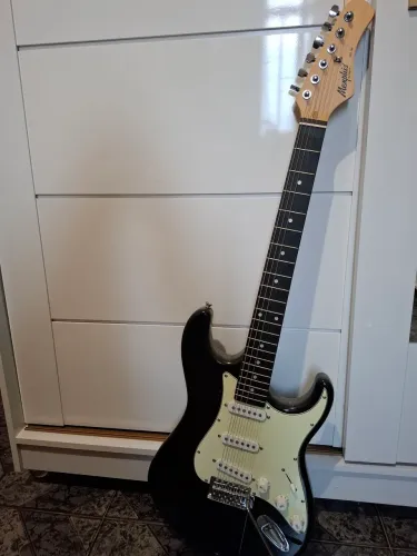 Guitarra Memphis MG 30