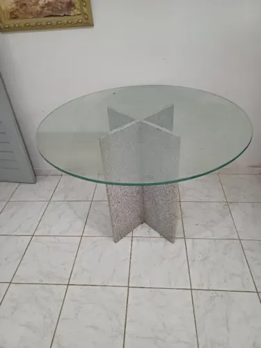 Mesa tampo de vidro redondo, 10mm(espessura) 100cm (diâmetro) com base central em granito.