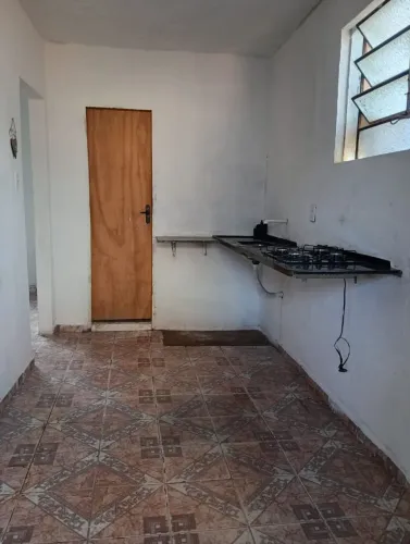 Alugo casa somente para um casal sem criança e sem pet.