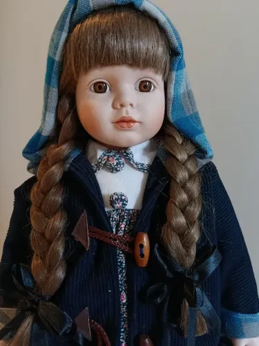 Belíssima Boneca Americana de Louça 57cm