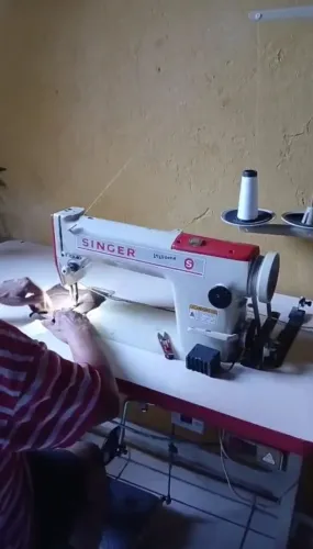 Vendo máquina de costura Singer
