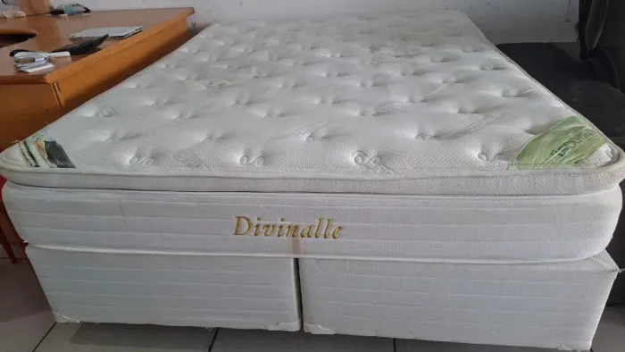 Cama box Queen size colchão herval