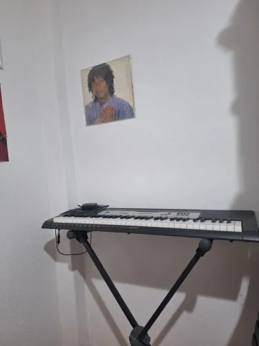 Teclado Musical semi-novo 