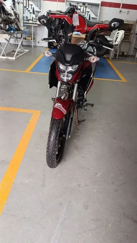 Vendo essa Titan160 ano 2025 consorciada repasso por 12.900 mais 28 parcelas pra assumir