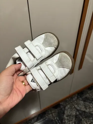Tênis adidas