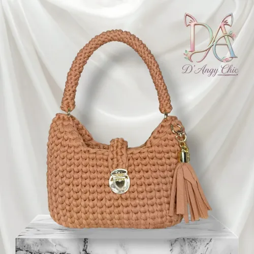 Bolsa femenina em crochê 