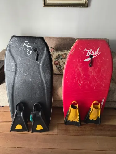 Prancha de bodyboard + Pé de pato