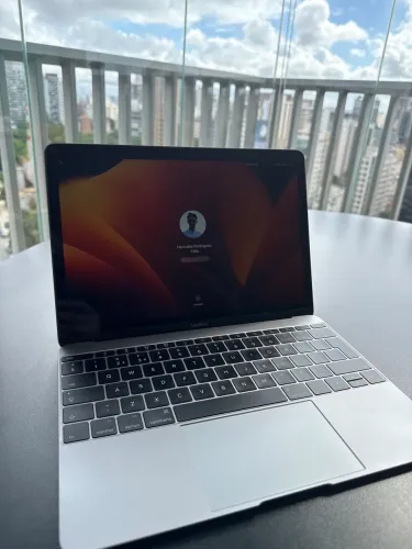 Macbook 2017 retina 8gb ram 512gb Intel i5