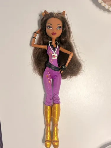 MONSTER HIGH pronta para ganhar um novo lar