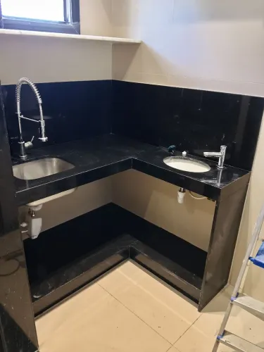 Instalação de mármores e granitos,furo torneira,corte para Cooktop,polimento tudo em geral