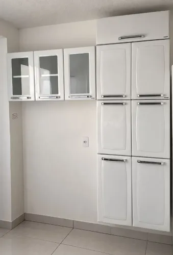 Vendo armário semi novo 