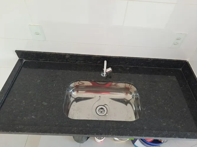 Pia para cozinha com torneira