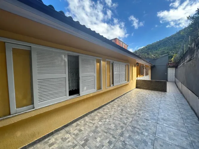 Casa para Venda em Petrópolis, Nogueira, 3 dormitórios, 1 suíte, 2 banheiros