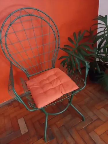 Cadeira de ferro antiga